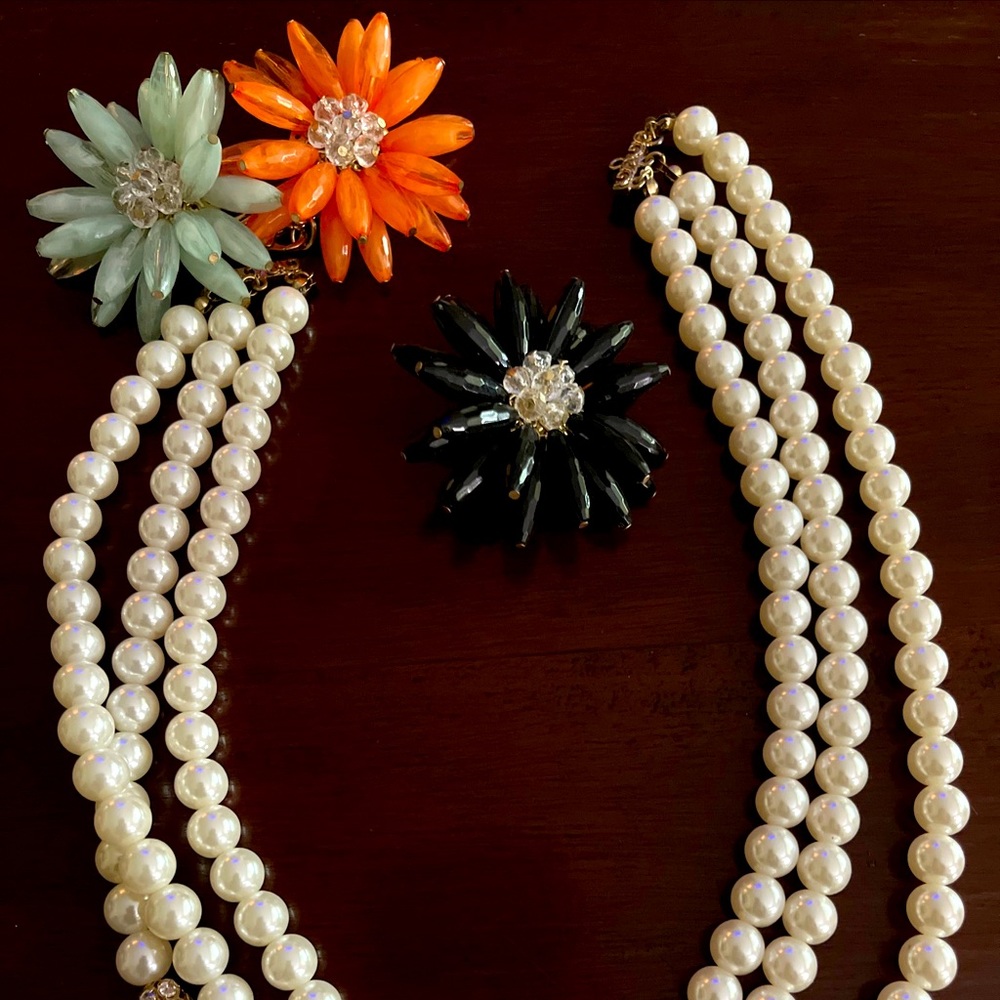Vintage 3 strand faux pearl choker w/ 3 Jeweled Broaches